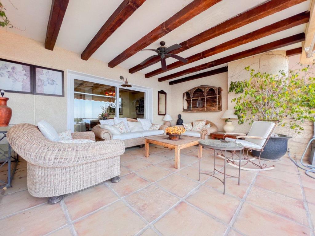 5 bed apartment in Altea