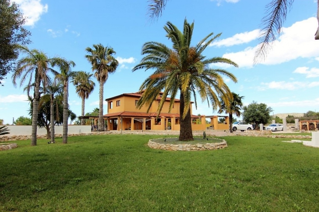 5 bed villa in Pedreguer