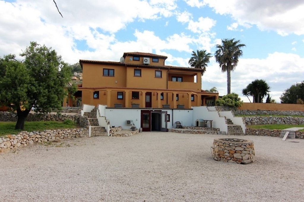 5 bed villa in Pedreguer