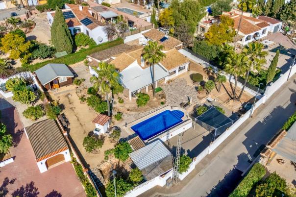 5 bed villa in Alfaz del Pi