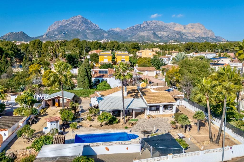 5 bed villa in Alfaz del Pi