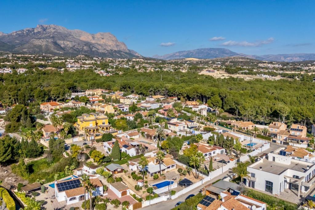 5 bed villa in Alfaz del Pi