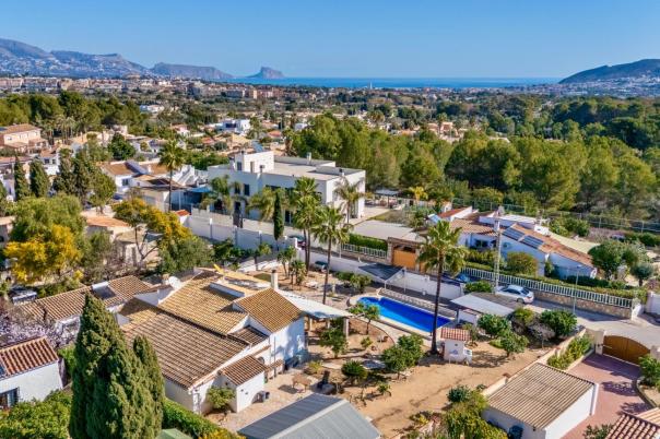 5 bed villa in Alfaz del Pi