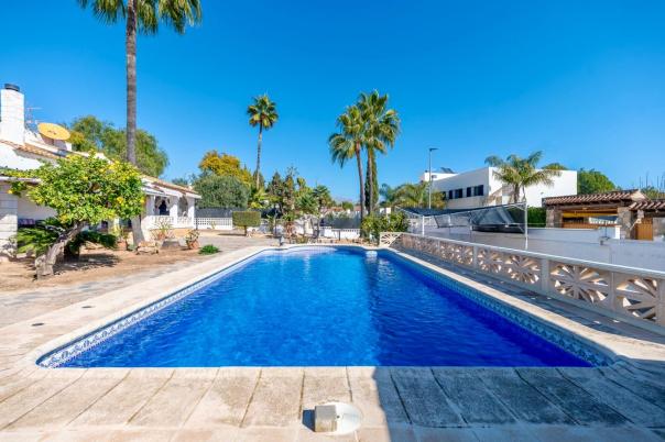 5 bed villa in Alfaz del Pi