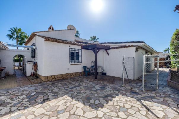 5 bed villa in Alfaz del Pi