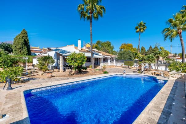 5 bed villa in Alfaz del Pi
