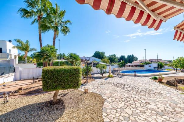 5 bed villa in Alfaz del Pi