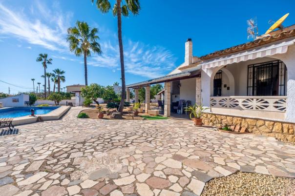 5 bed villa in Alfaz del Pi