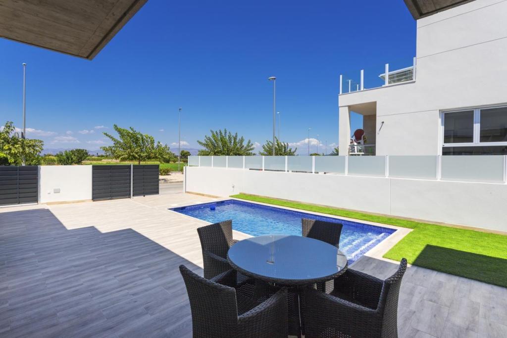 3 bed villa in Daya Nueva