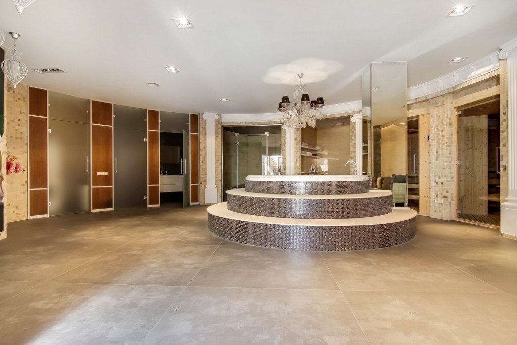 5 bed villa in Altea