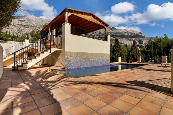 5 bed villa in Altea