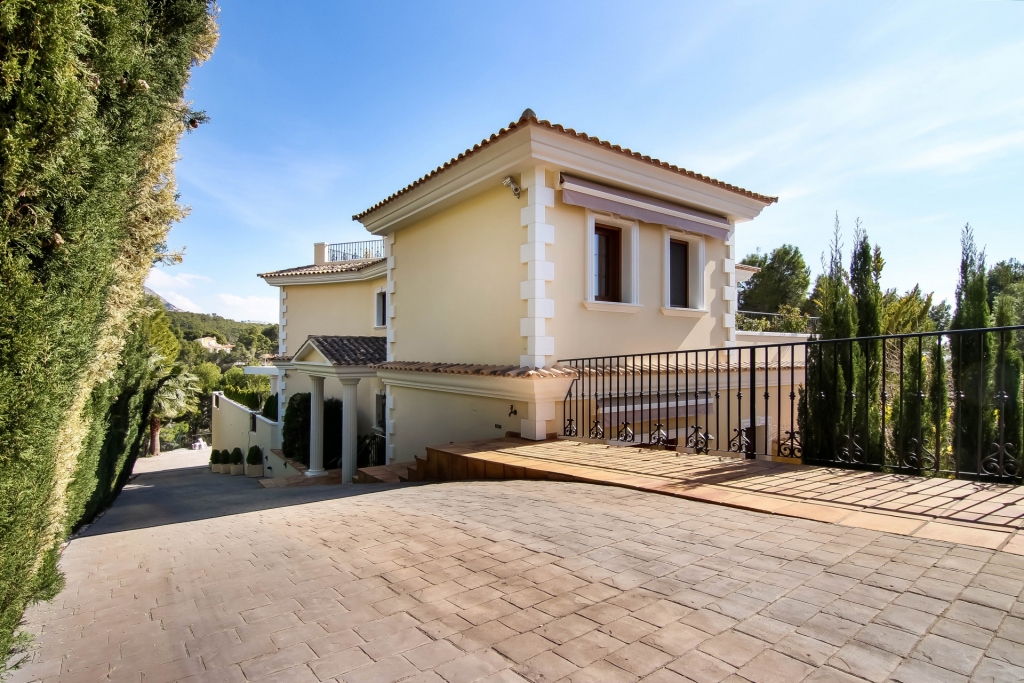 5 bed villa in Altea
