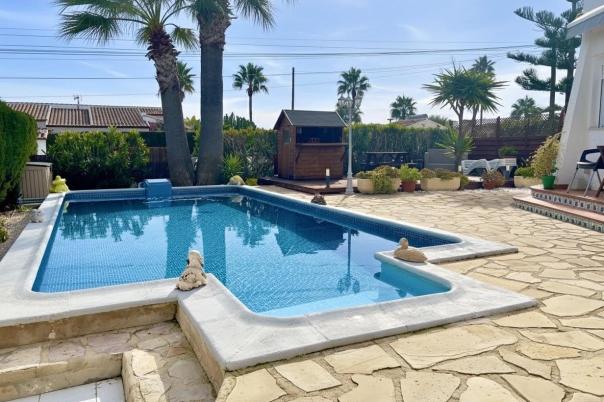 5 bed villa in Benitachell