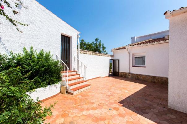 5 bed villa in Pedreguer