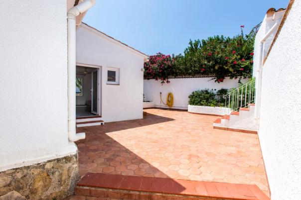 5 bed villa in Pedreguer