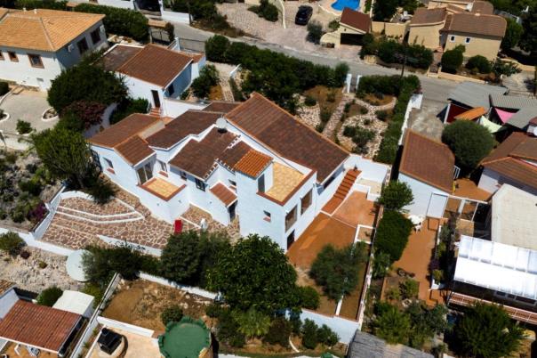 5 bed villa in Pedreguer