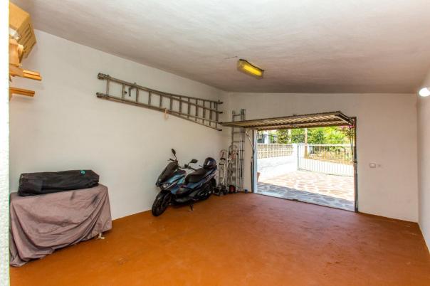 5 bed villa in Pedreguer