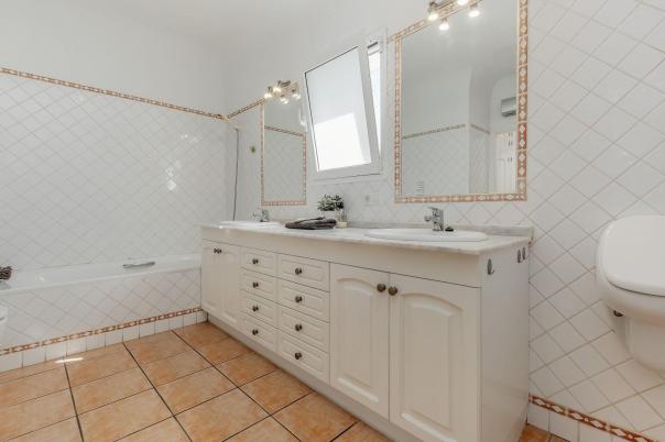 5 bed villa in Moraira