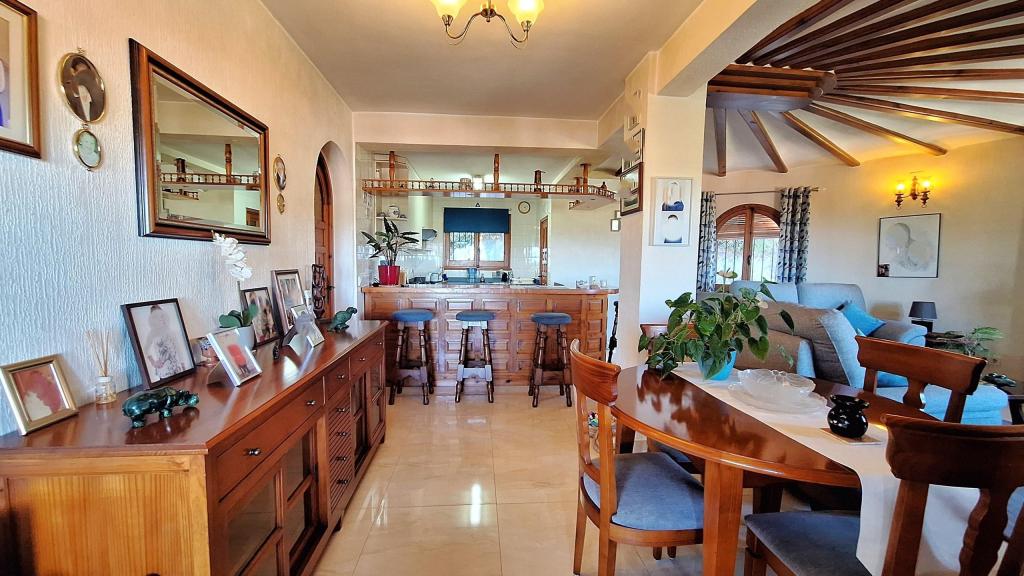 4 bed villa in Orba