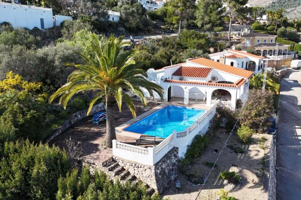 4 bed villa in Orba