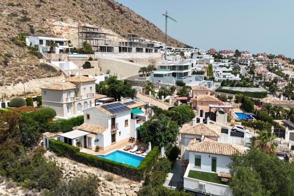 3 bed villa in Finestrat