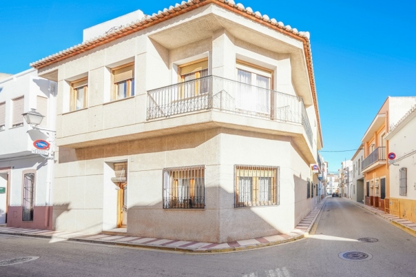 4 bed apartment in Gata de Gorgos