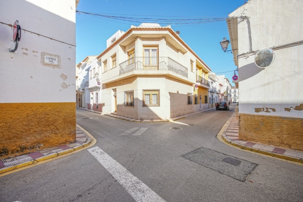 4 bed apartment in Gata de Gorgos