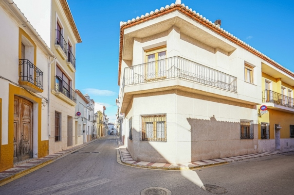 4 bed apartment in Gata de Gorgos