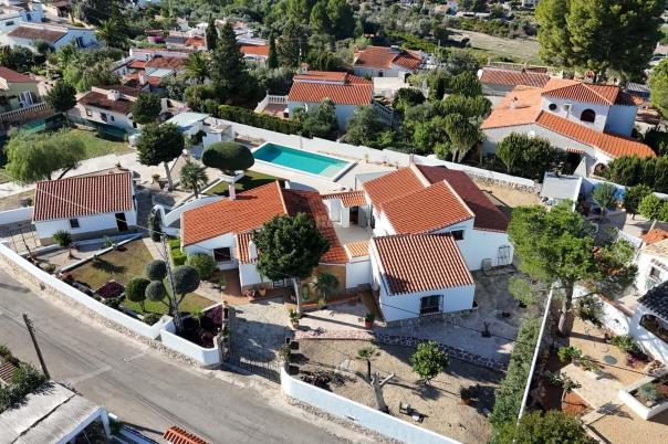 4 bed villa in Orba