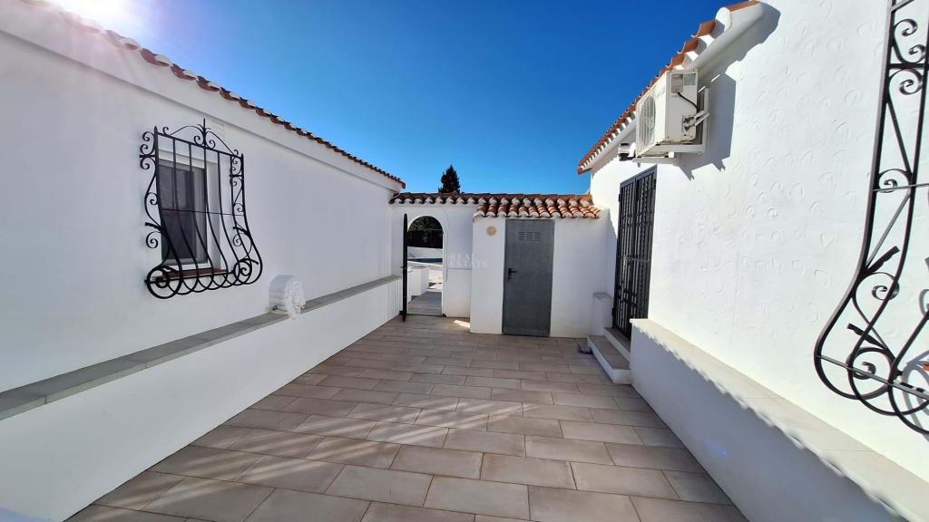 4 bed villa in Orba
