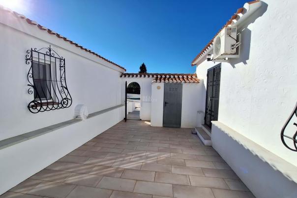4 bed villa in Orba
