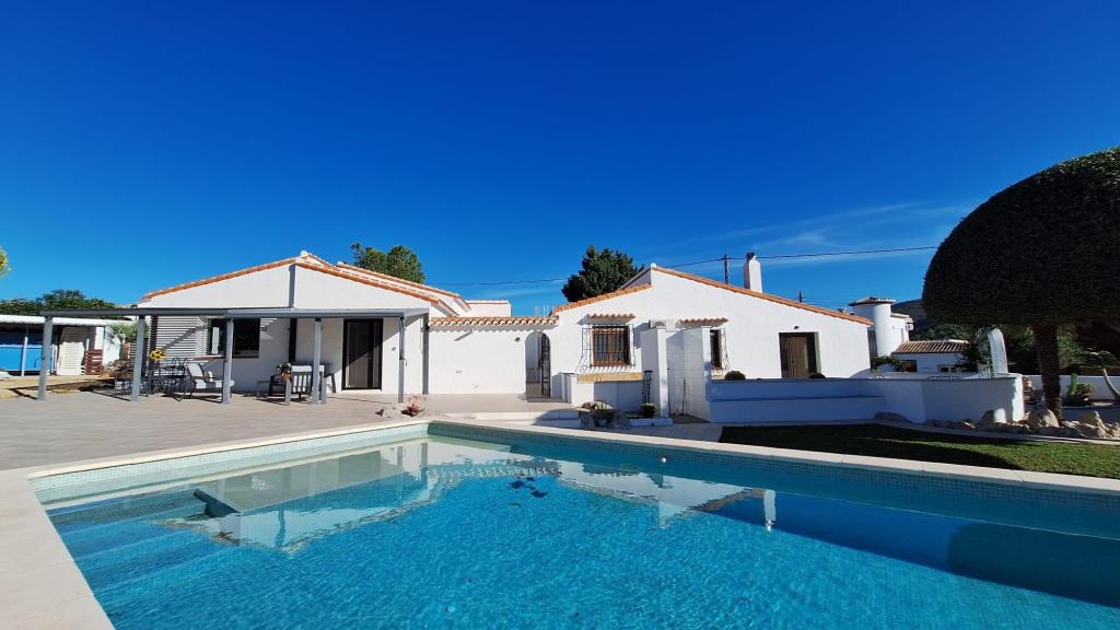 4 bed villa in Orba