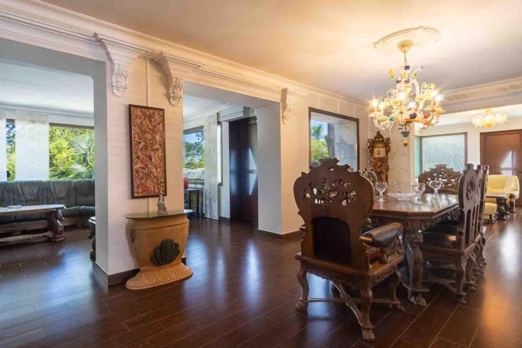 6 bed villa in Denia