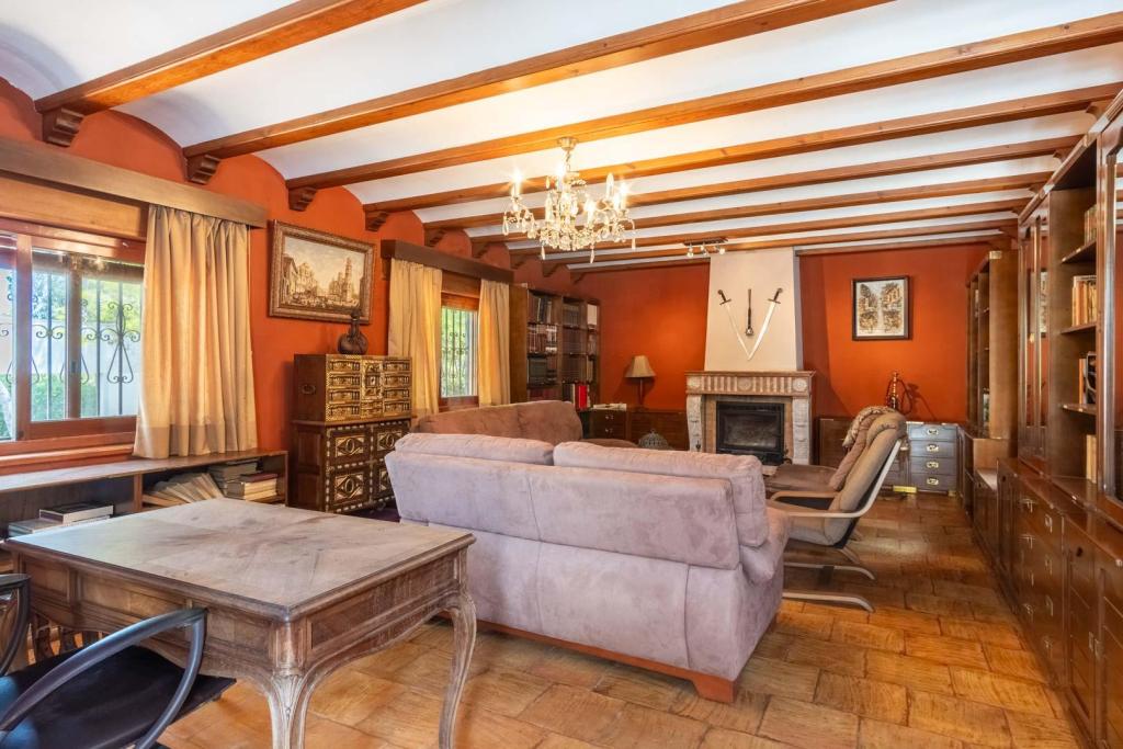 6 bed villa in Denia