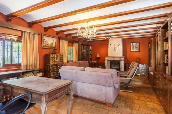 6 bed villa in Denia