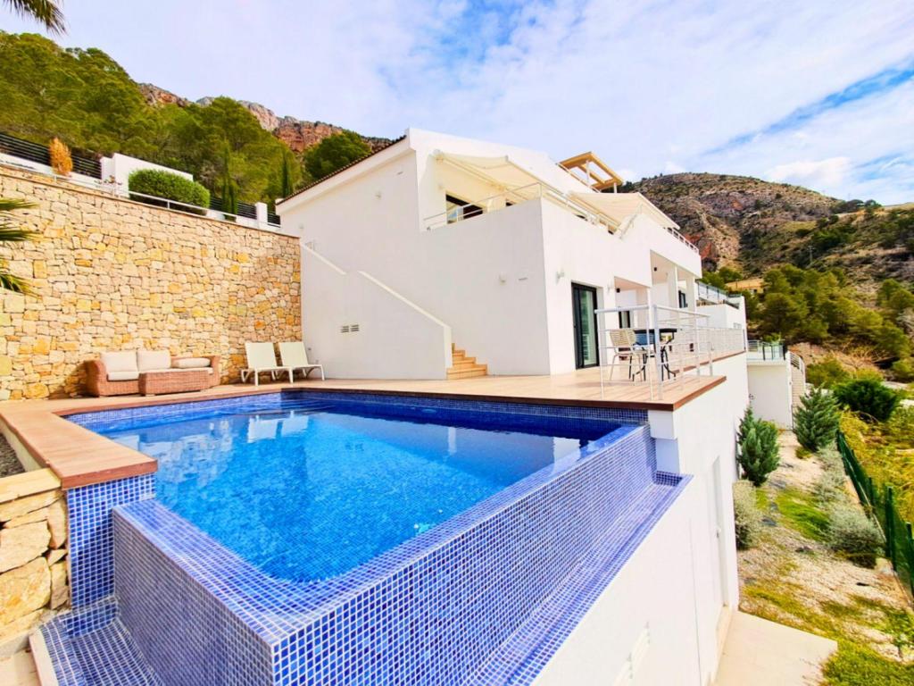 3 bed villa in Altea