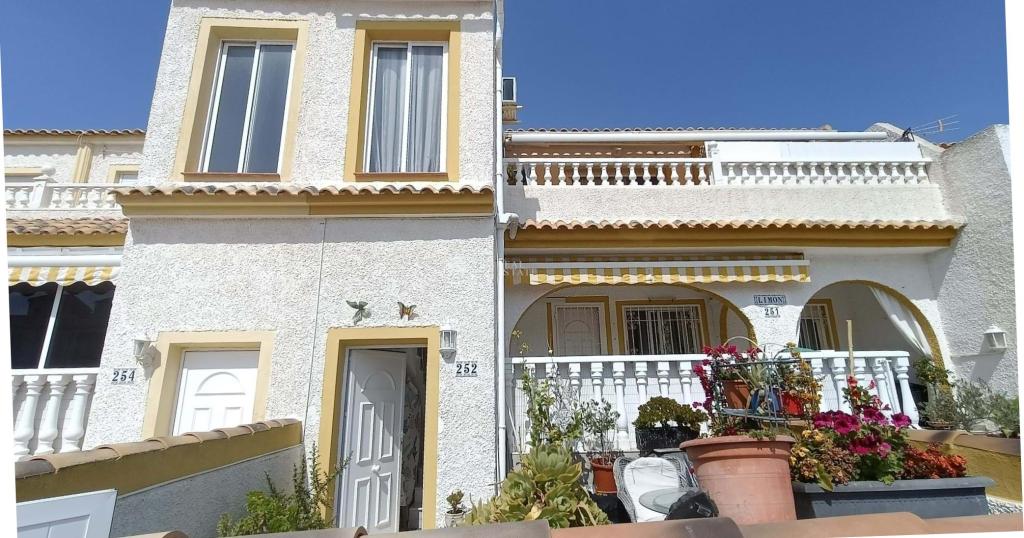 3 bed bungalow in Santa Pola