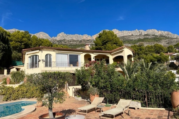 5 bed casa / chalet in Altea
