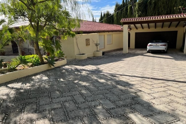 5 bed casa / chalet in Altea