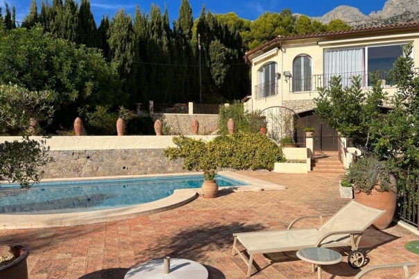 5 bed casa / chalet in Altea