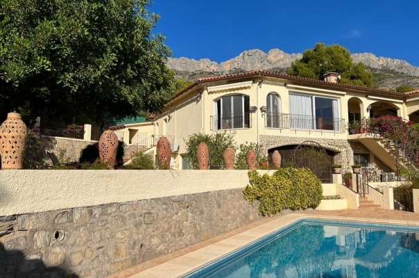 5 bed casa / chalet in Altea