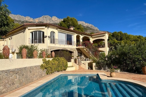 5 bed casa / chalet in Altea