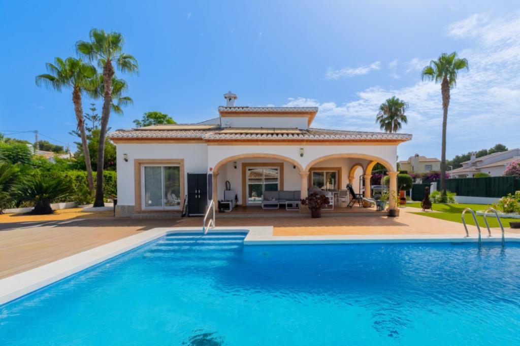 Renovated Mediterranean Villa For Sale in La Guardia Park Javea