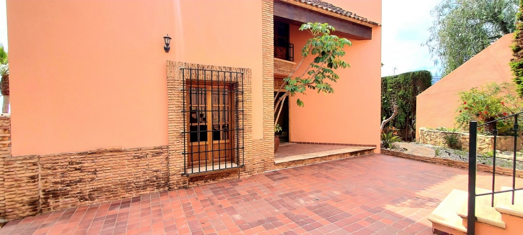 5 bed villa in Calp