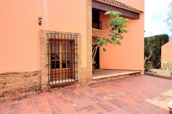 5 bed villa in Calp