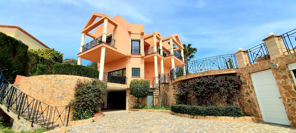 5 bed villa in Calp