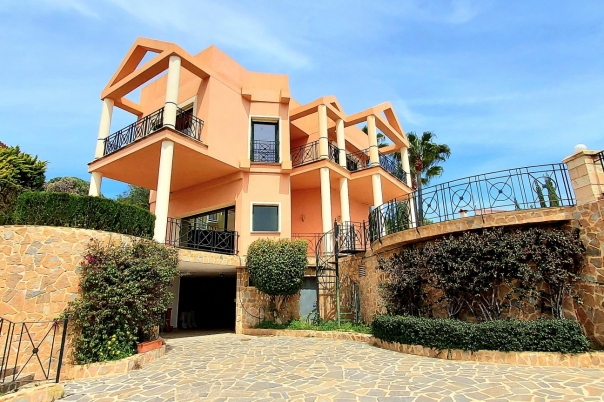 5 bed villa in Calp