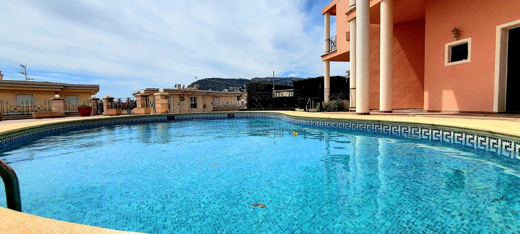 5 bed villa in Calp