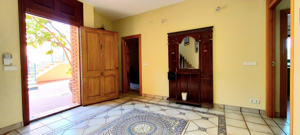 5 bed villa in Calp