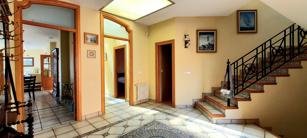 5 bed villa in Calp